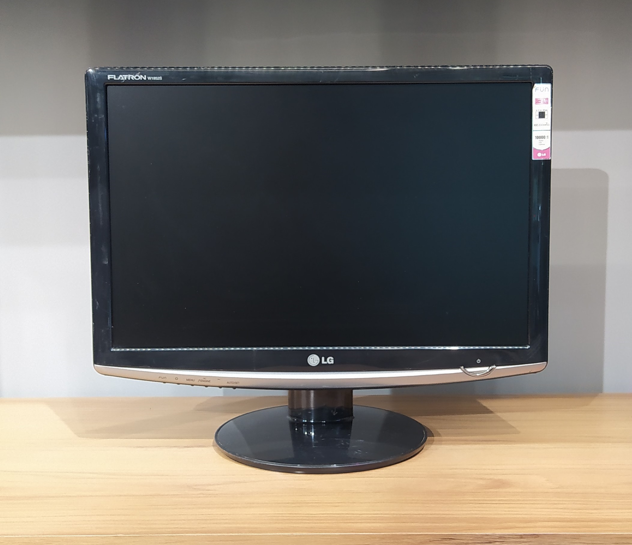 مانیتور استوک ۱۹ اینچ ال‌جی مدل Flatron W1952S گرید A