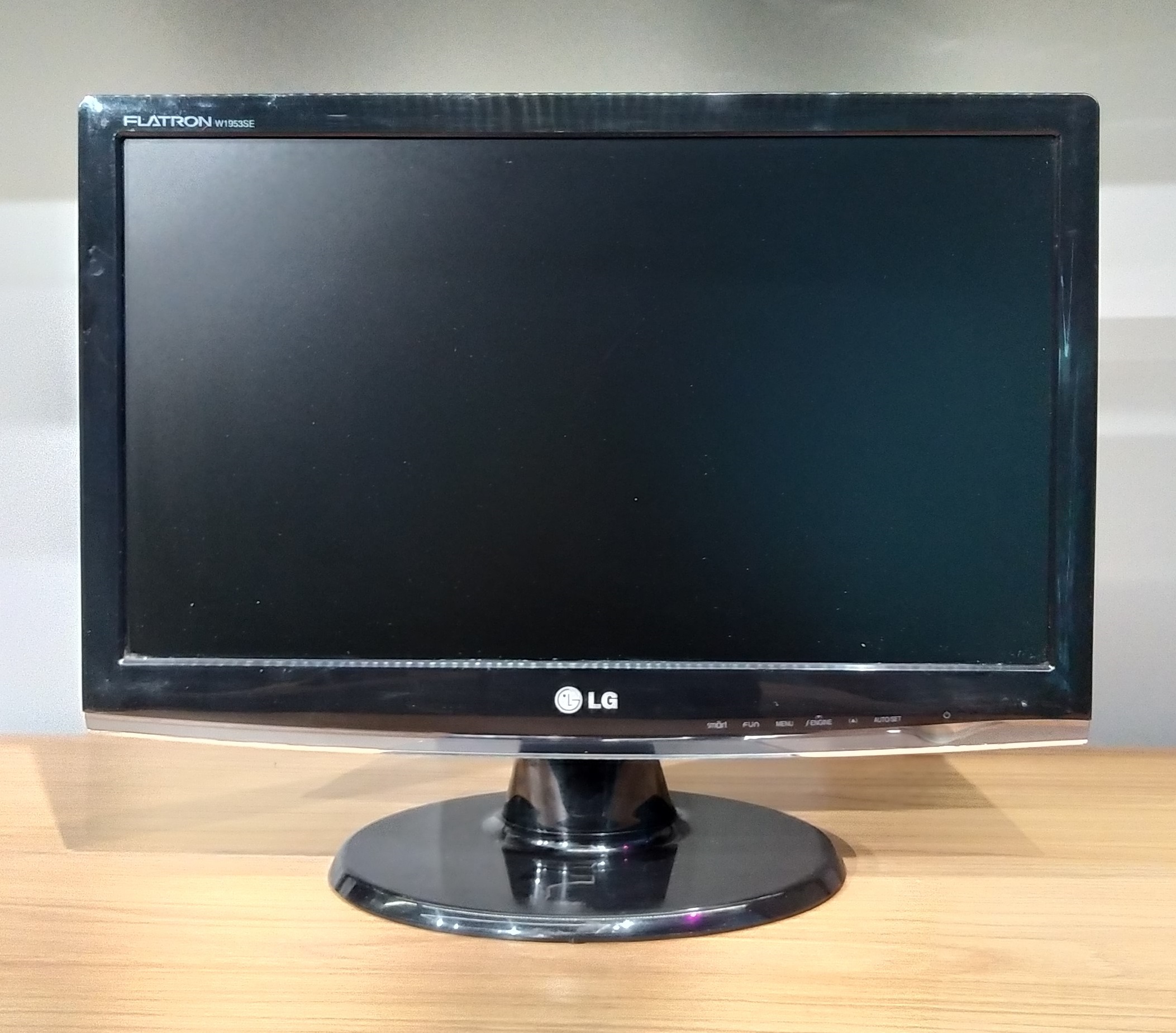 مانیتور ال‌جی LG Flatron W1953SE سایز 19 اینچ | استوک گرید A