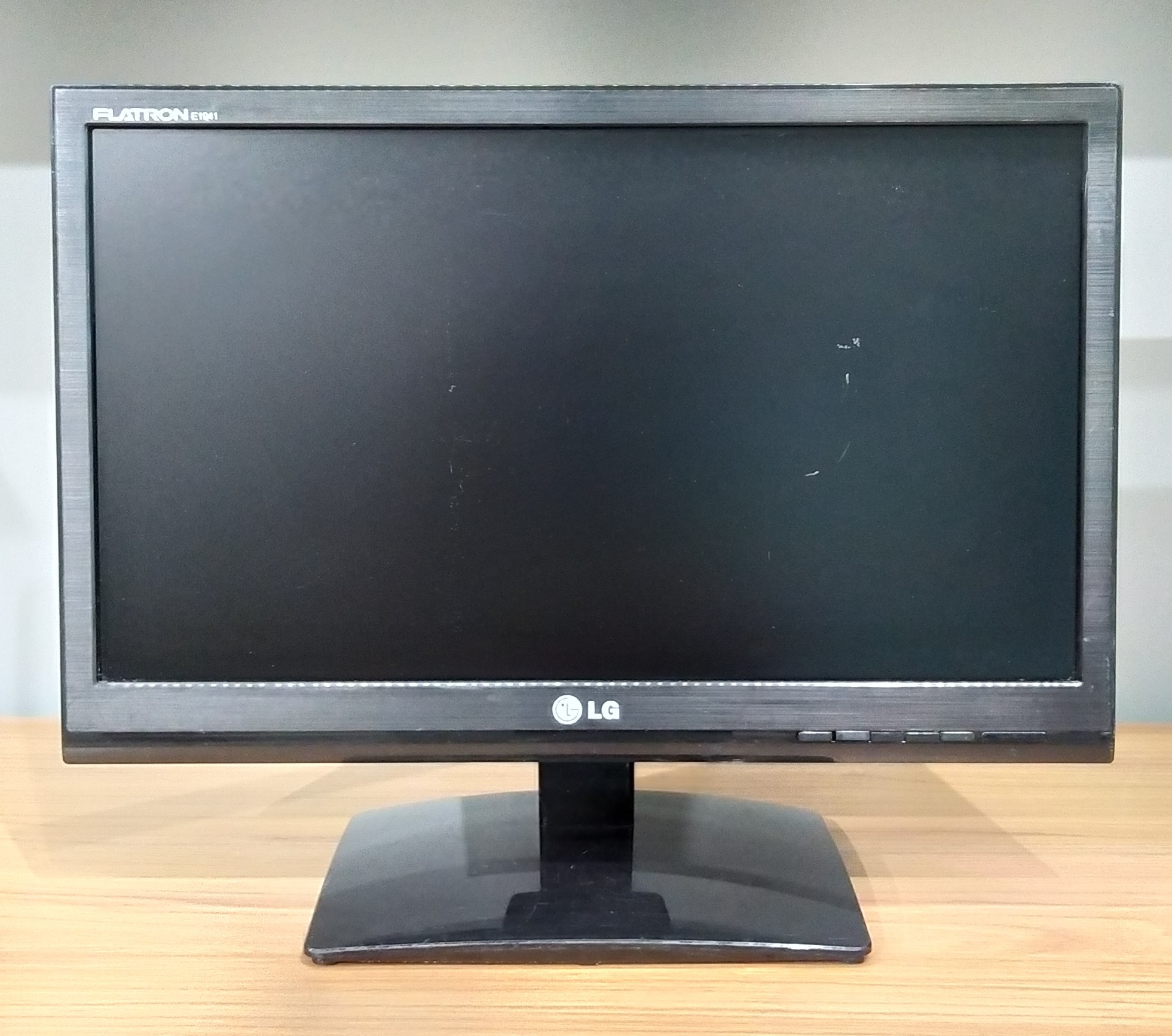مانیتور 19 اینچ ال جی LG E1941 استوک گرید B | دارای خش روی صفحه | LED