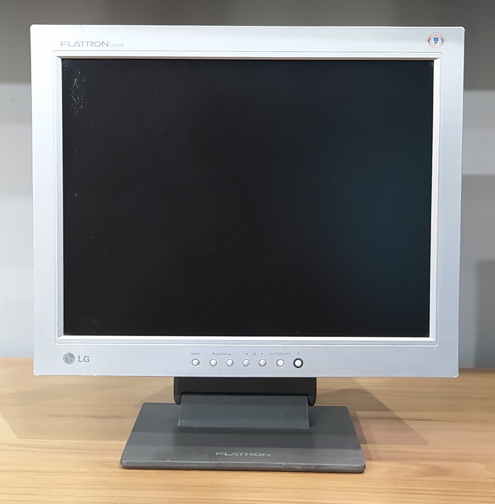 مانیتور استوک 15 اینچ LG Flatron L1510S – ورودی VGA – گرید B (خط و خش روی صفحه)