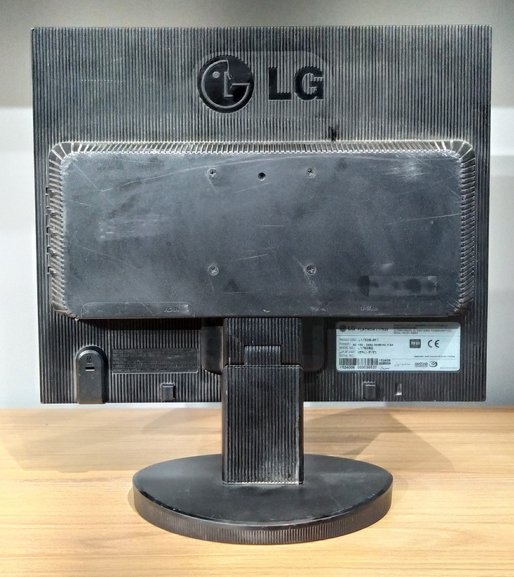 مانیتور ۱۷ اینچ الجی مدل L1752S - گرید B (دارای خط و خش روی صفحه)