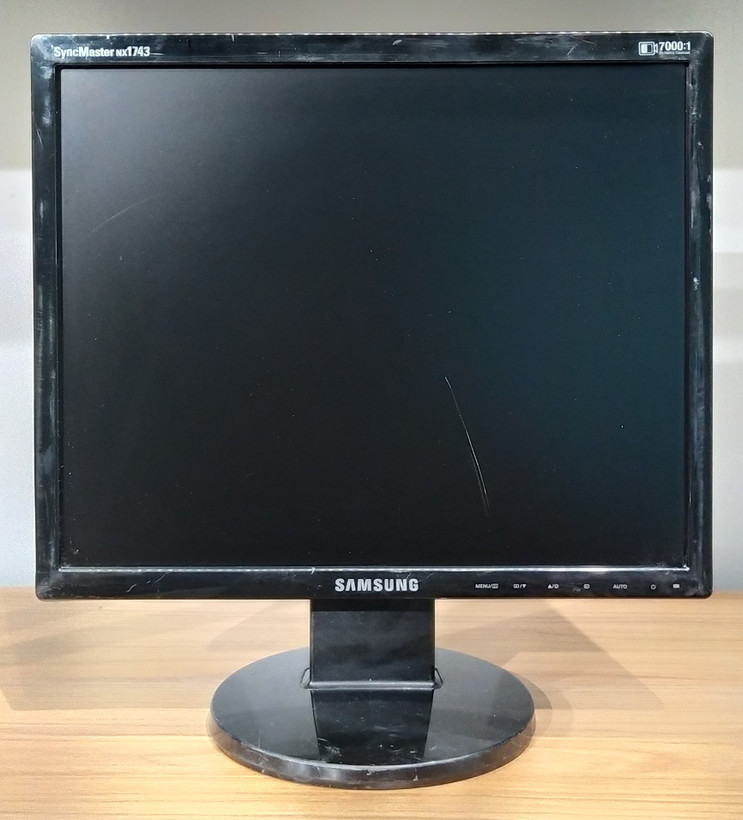 مانیتور ۱۷ اینچ سامسونگ مدل NX1743 - گرید B (دارای خط و خش روی صفحه)