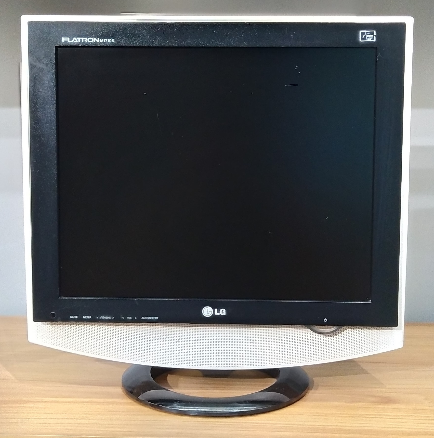 مانیتور ۱۷ اینچ ال‌جی مدل M1710S - گرید B (دارای خط و خش روی صفحه)